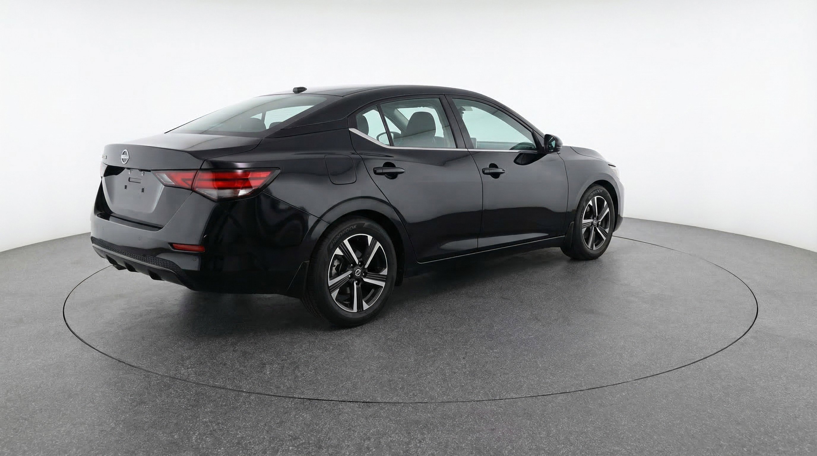 Used 2025 Nissan Sentra SV image 9