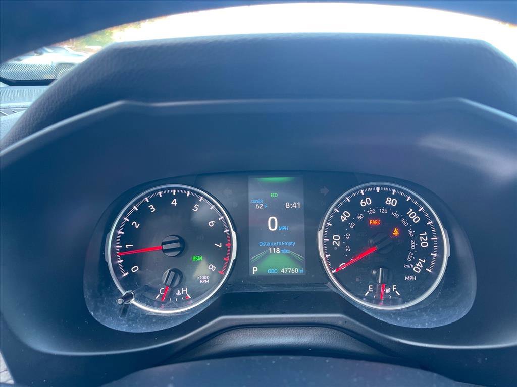 Used 2020 Toyota RAV4 XLE Premium image 4