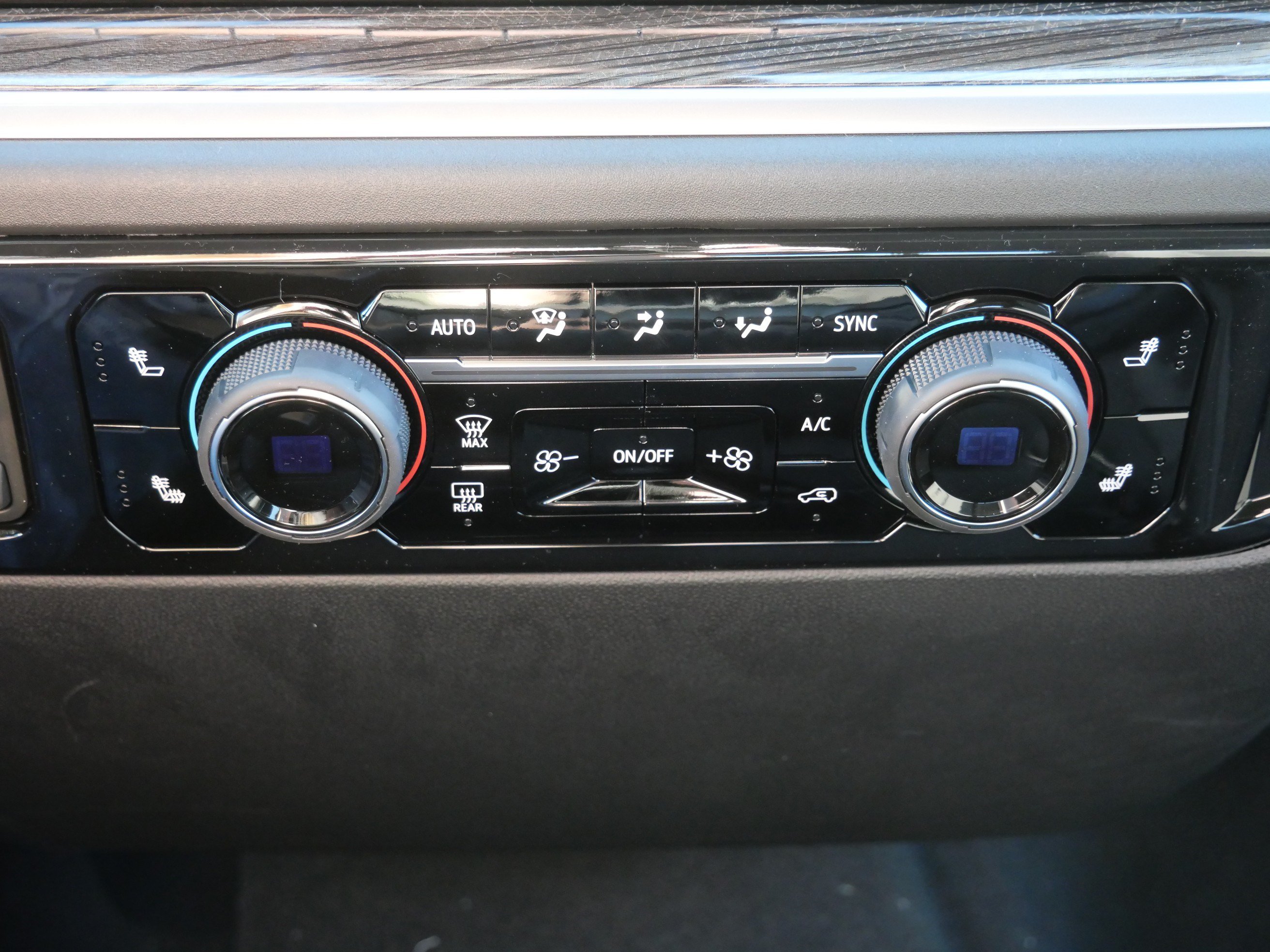 New 2026 Chevrolet Silverado 3500 LT w/ All Star Edition AWD/4WD image 8