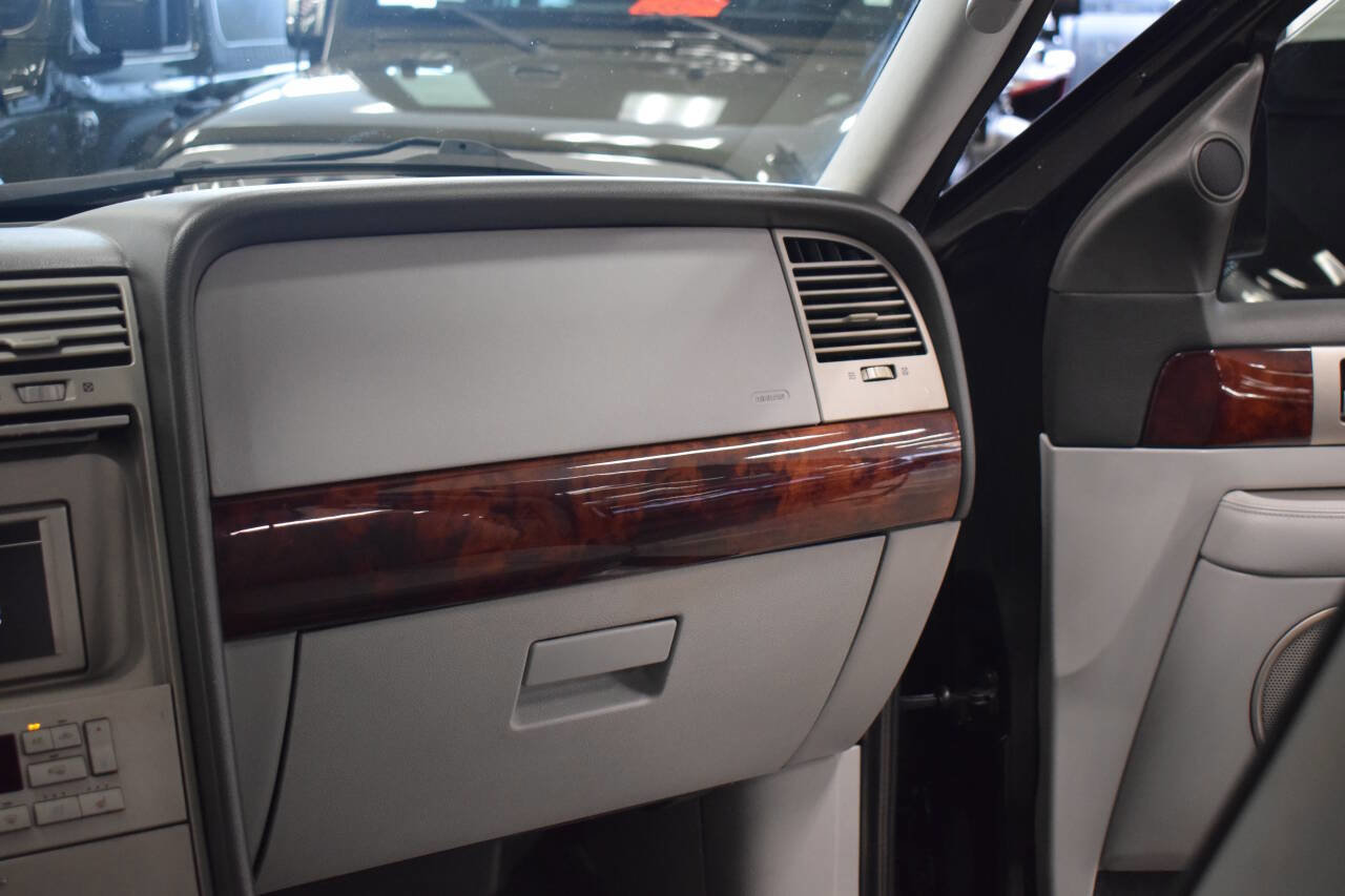 Used 2006 Lincoln Navigator Luxury image 24