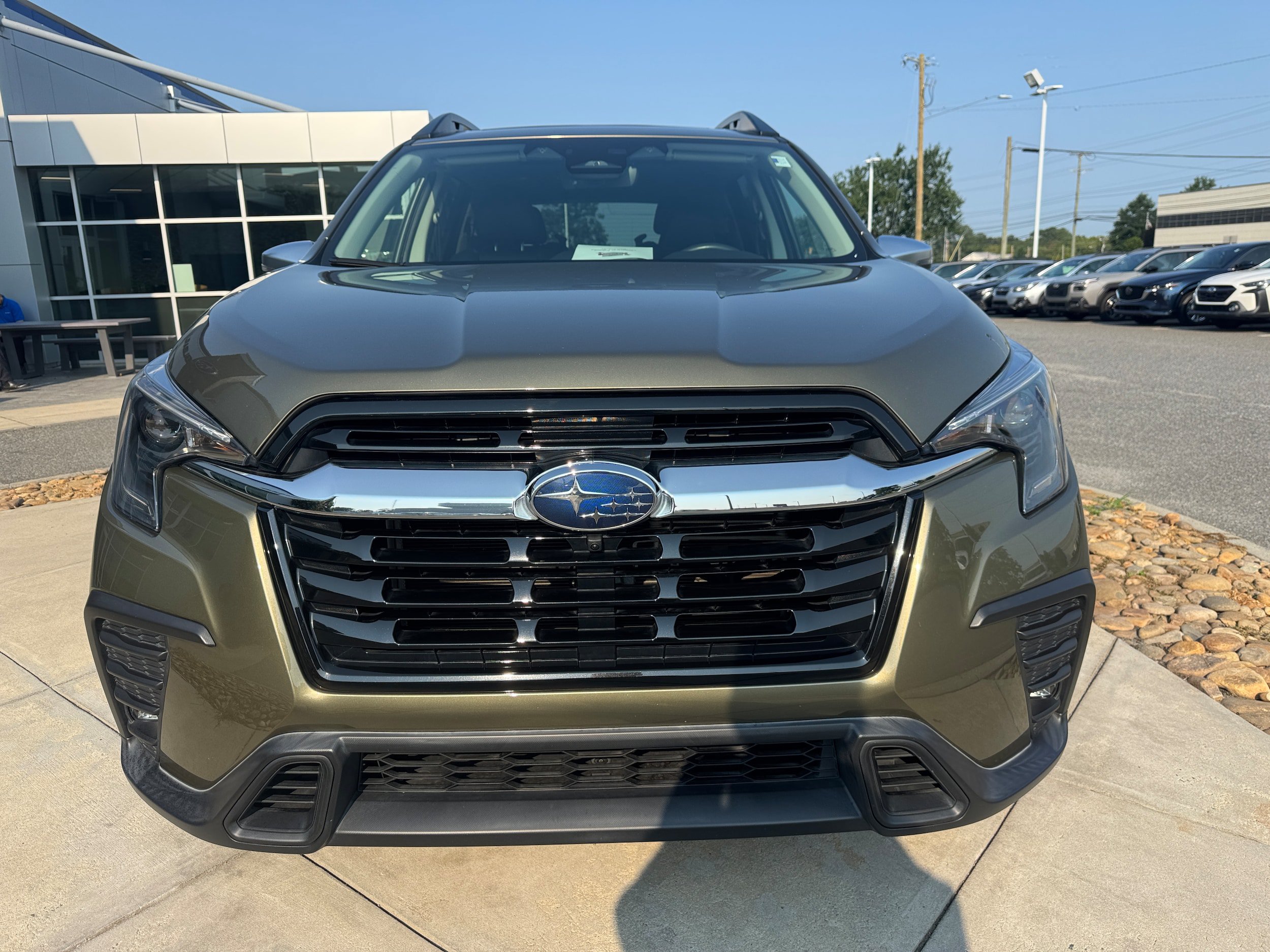 Used 2023 Subaru Ascent Limited w/ Technology Package AWD/4WD image 3