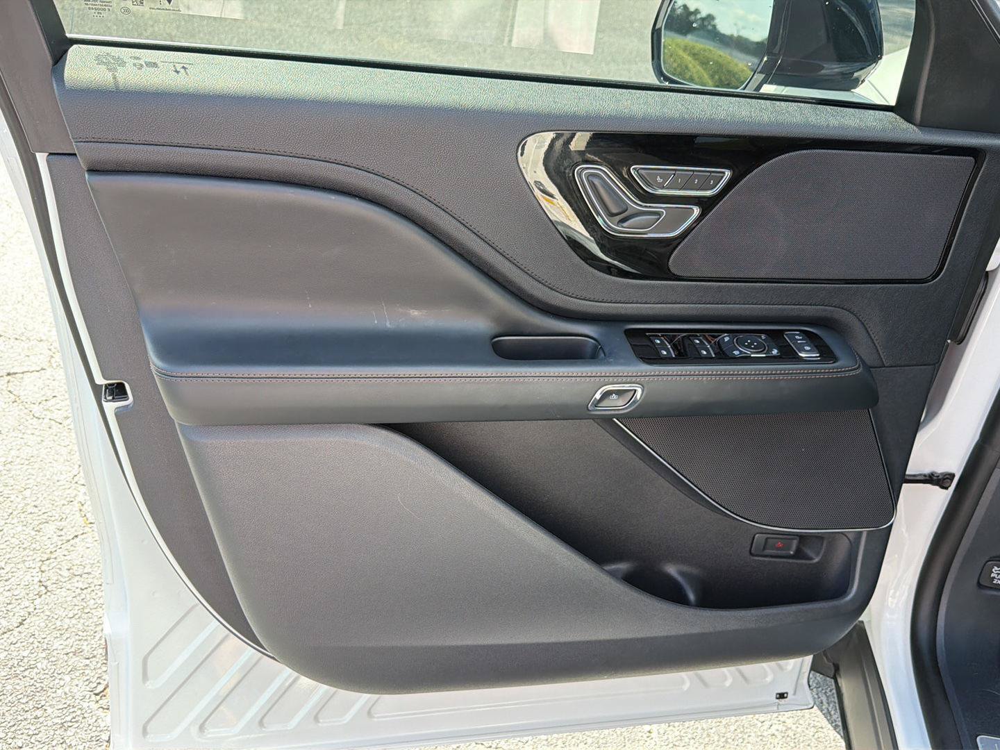 Used 2026 Lincoln Aviator AWD image 18
