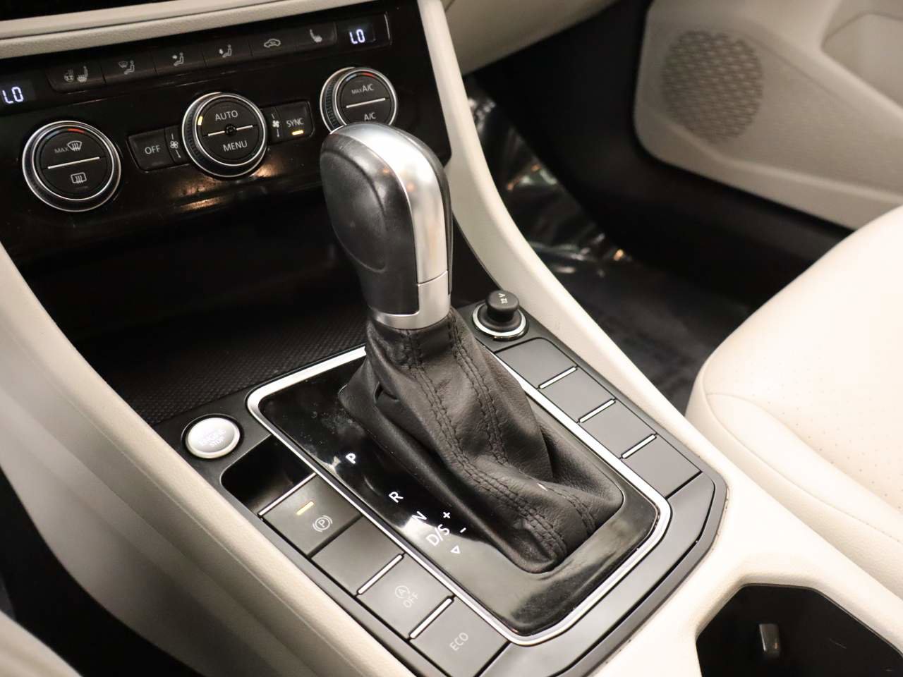 Used 2019 Volkswagen Jetta SE image 9