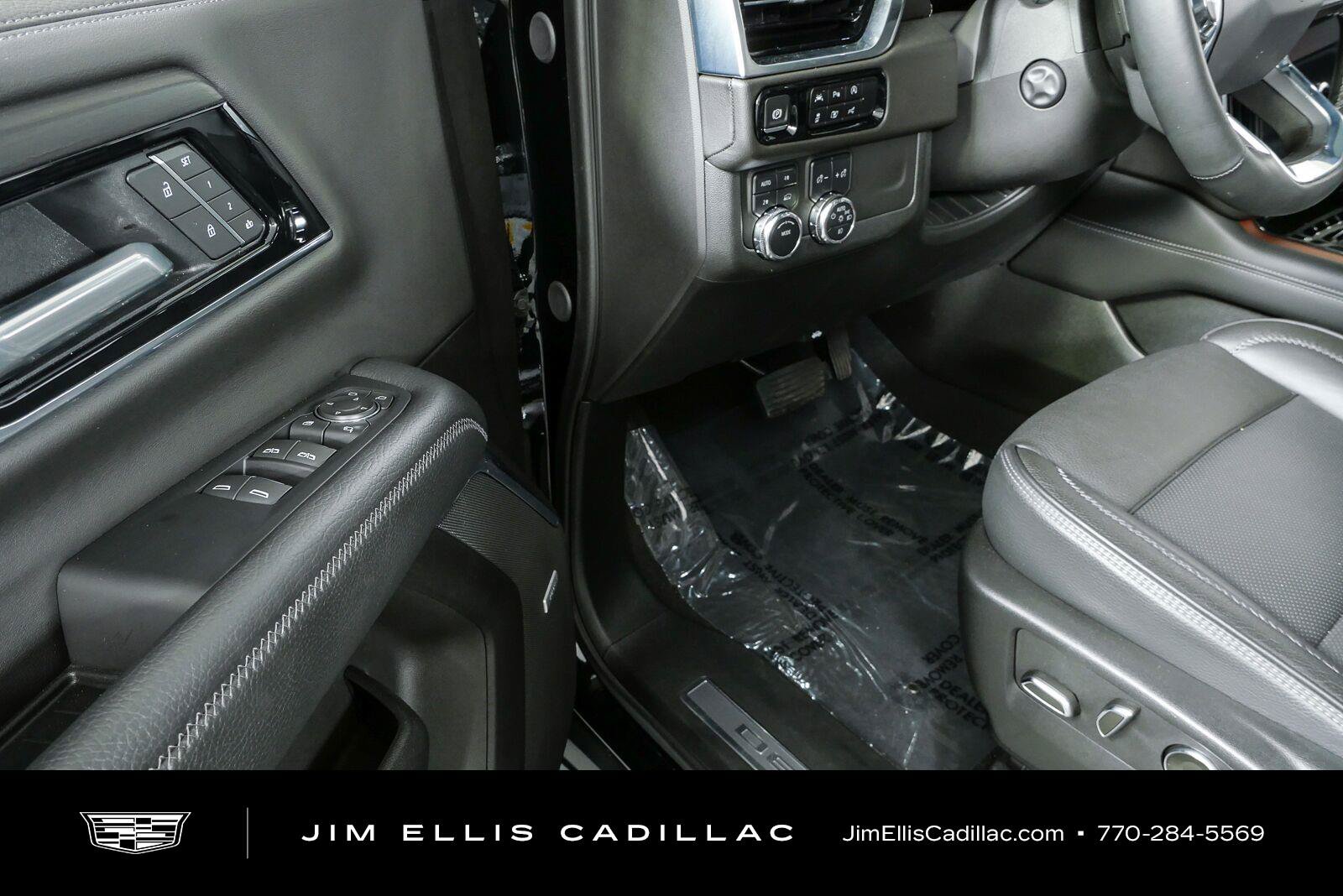 Used 2025 GMC Yukon XL Denali w/ Sun & Power Step Package AWD/4WD image 8