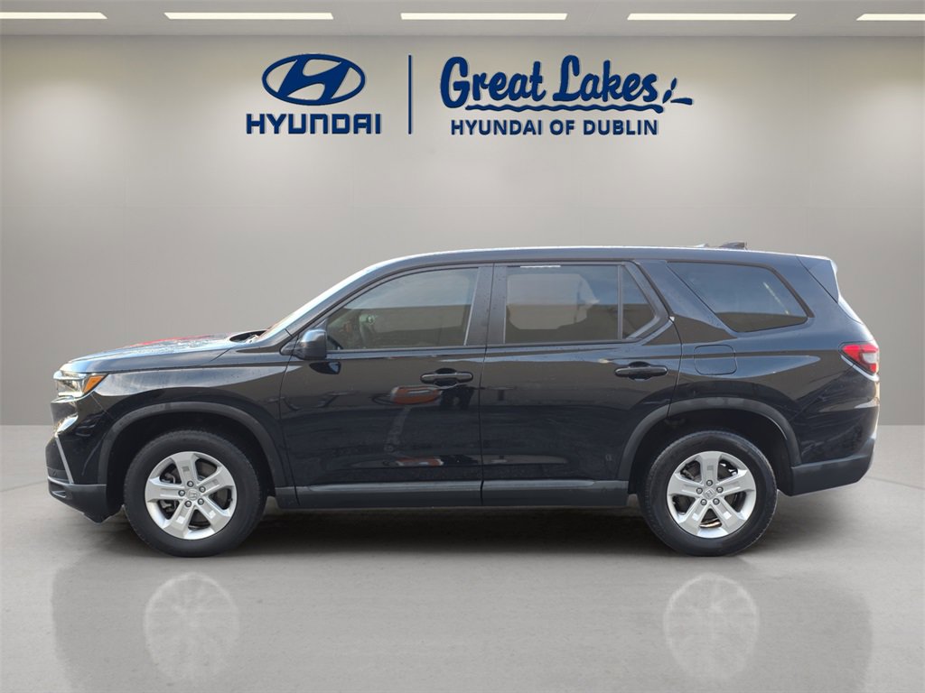 Used 2023 Honda Pilot LX image 2