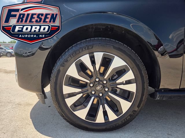 Used 2025 Ford Expedition Platinum w/ Driver's Package AWD/4WD image 8