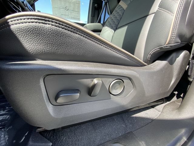 New 2026 GMC Canyon Denali w/ LPO, Black Badging Package AWD/4WD image 12