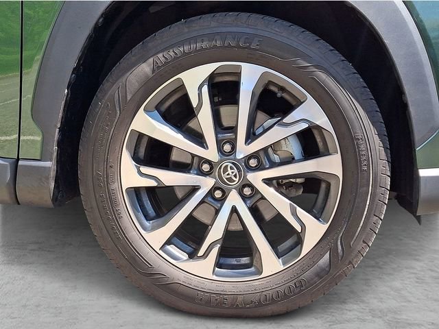 Used 2023 Toyota Corolla Cross XLE w/ Convenience Package AWD/4WD image 7