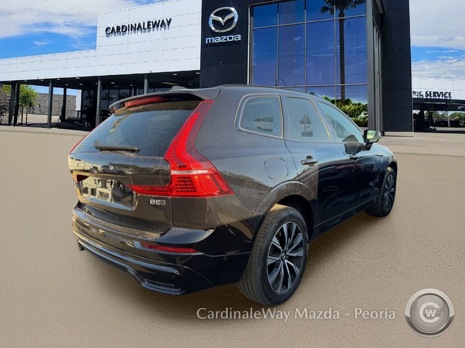 Used 2025 Volvo XC60 B5 Plus AWD/4WD image 4