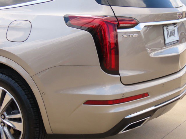Used 2022 Cadillac XT6 Premium Luxury w/ Technology Package FWD image 13