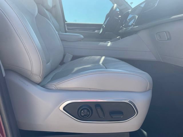 Used 2022 Jeep Wagoneer Series III w/ Flexible Seating Group AWD/4WD image 12