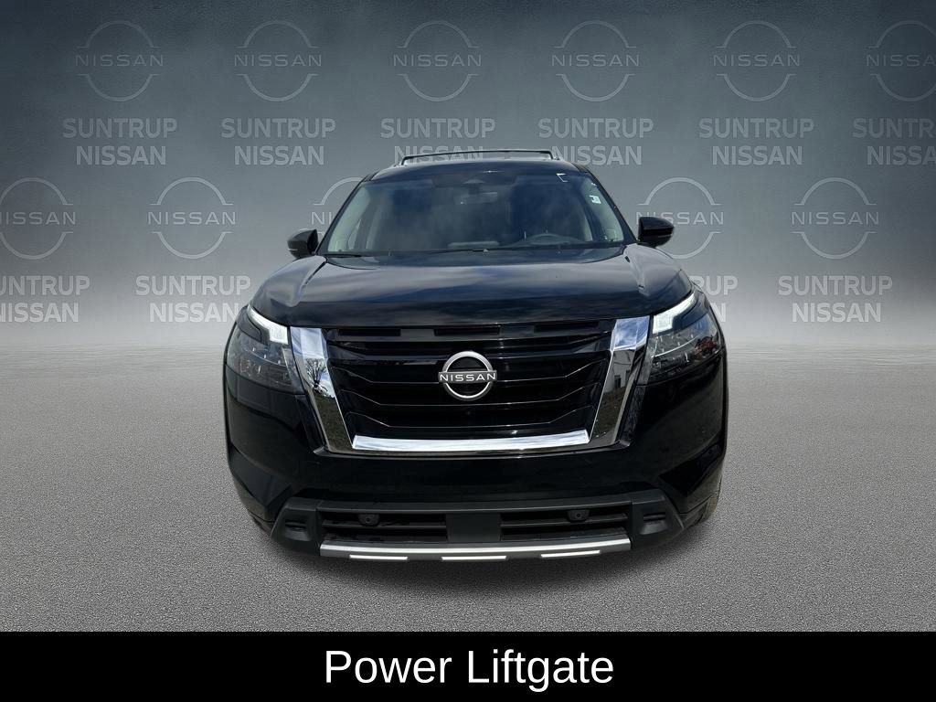 Used 2025 Nissan Pathfinder Platinum image 11