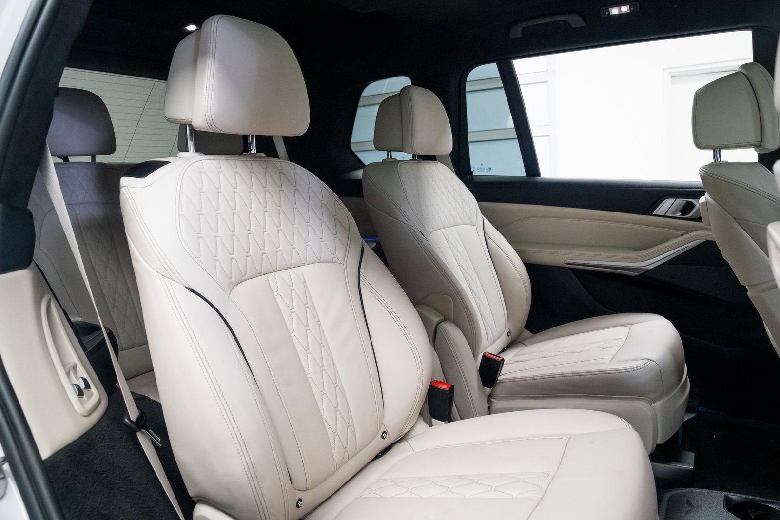 Used 2021 BMW X7 xDrive40i w/ M Sport Package image 23