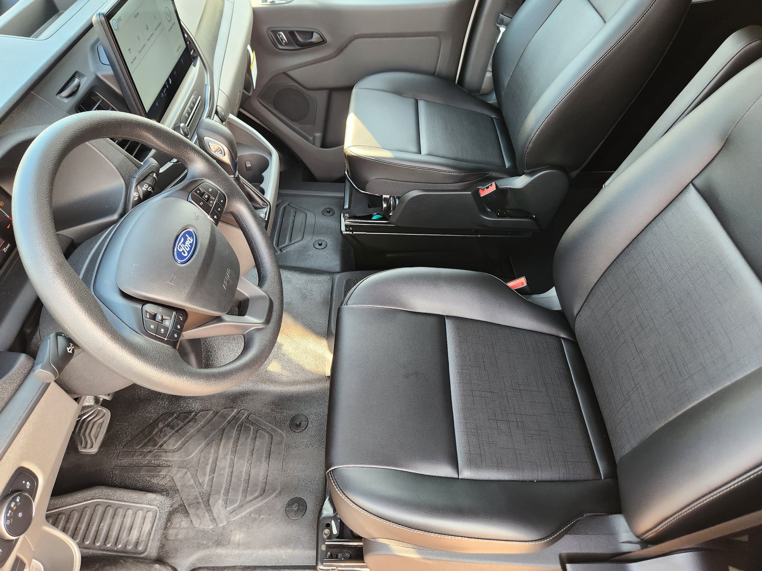 New 2026 Ford Transit 150 Low Roof w/ Load Area Protection Package RWD image 9