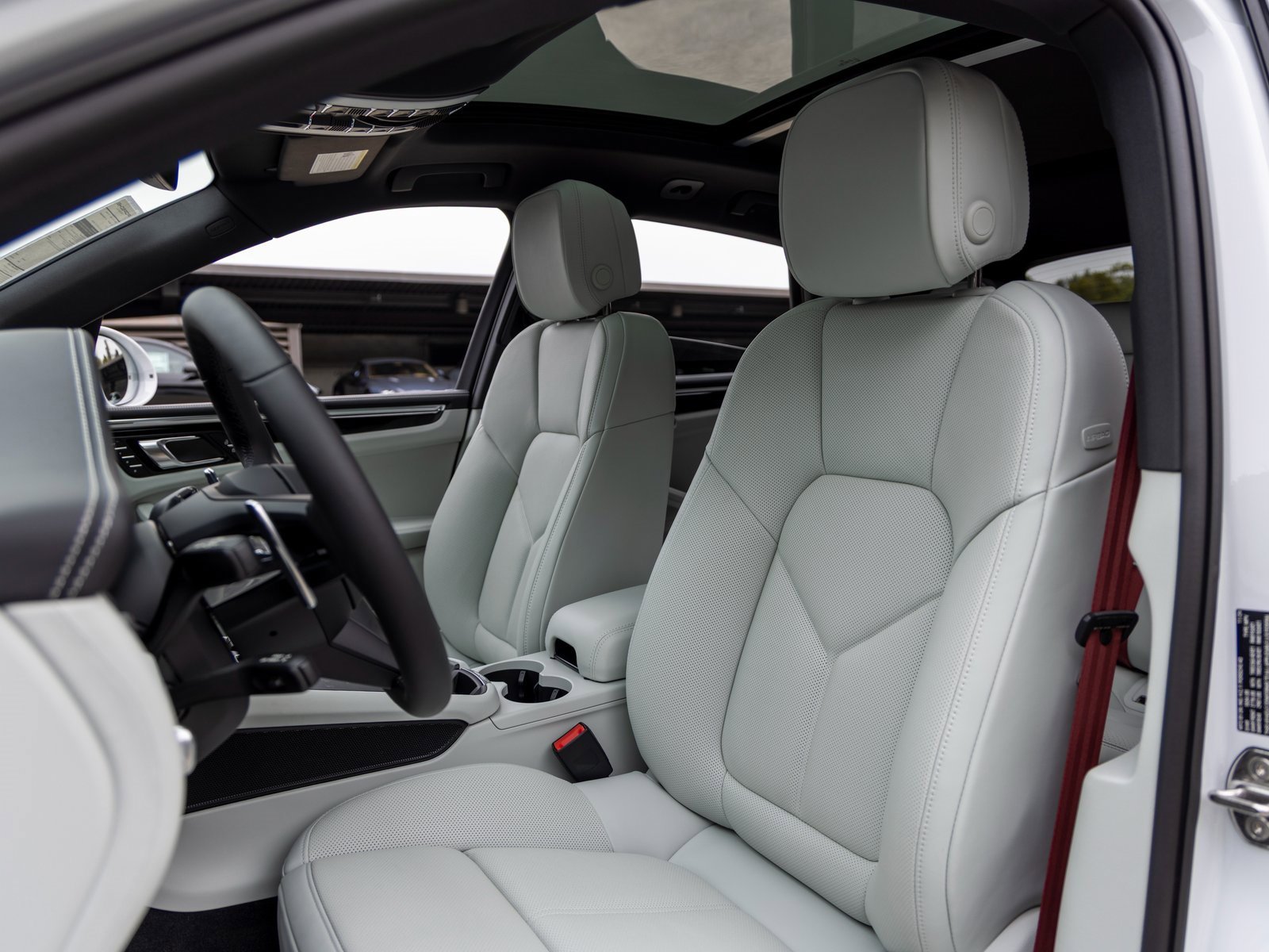 New 2025 Porsche Macan image 5