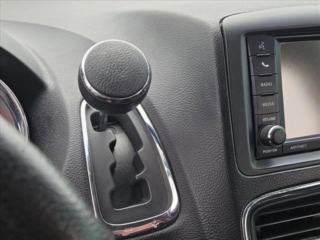 Used 2019 Dodge Grand Caravan SE w/ UConnect Hands-Free Group image 12