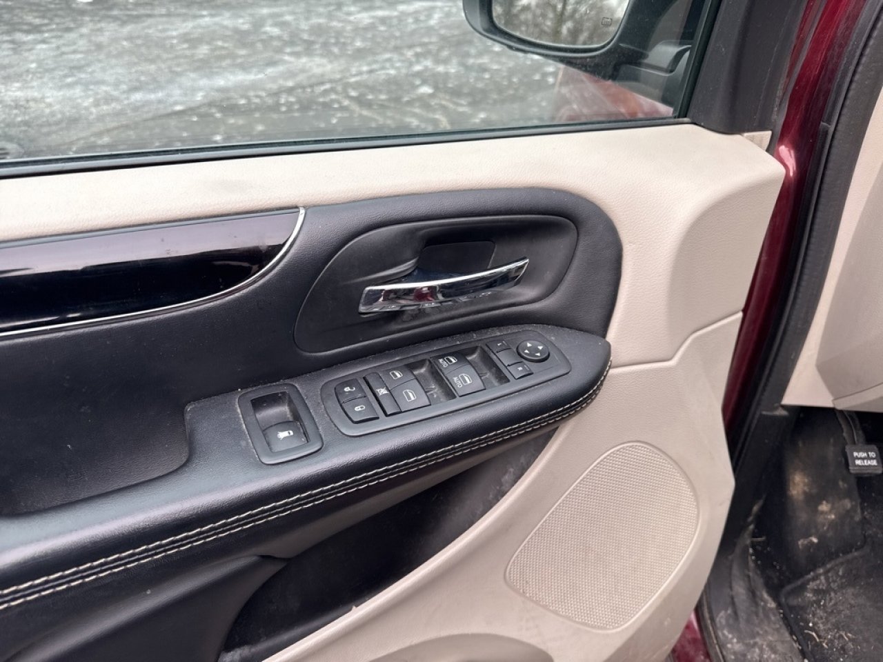 Used 2019 Dodge Grand Caravan SXT image 17