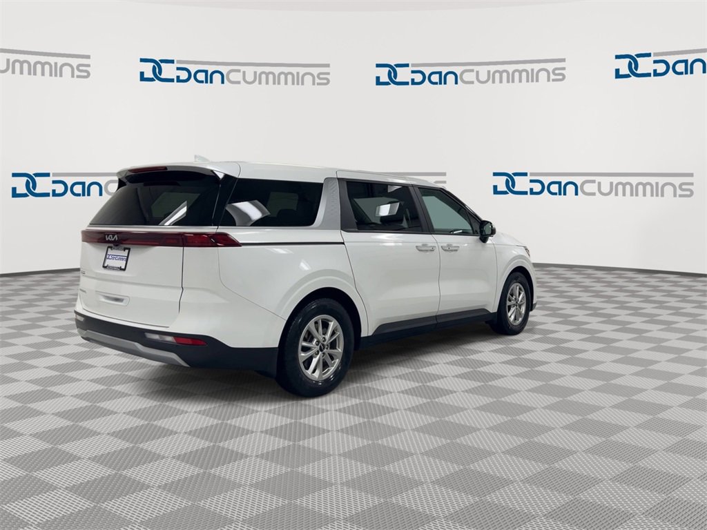 Used 2023 Kia Carnival LX image 8
