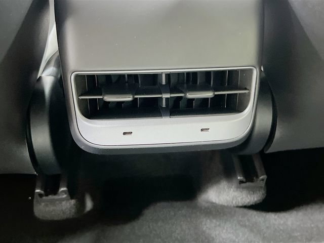 Used 2024 Tesla Model Y Long Range AWD/4WD image 26