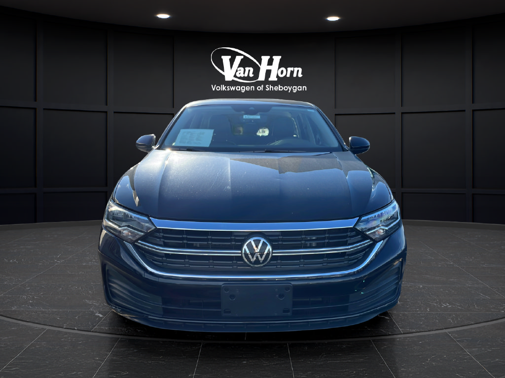Used 2022 Volkswagen Jetta SE FWD image 2