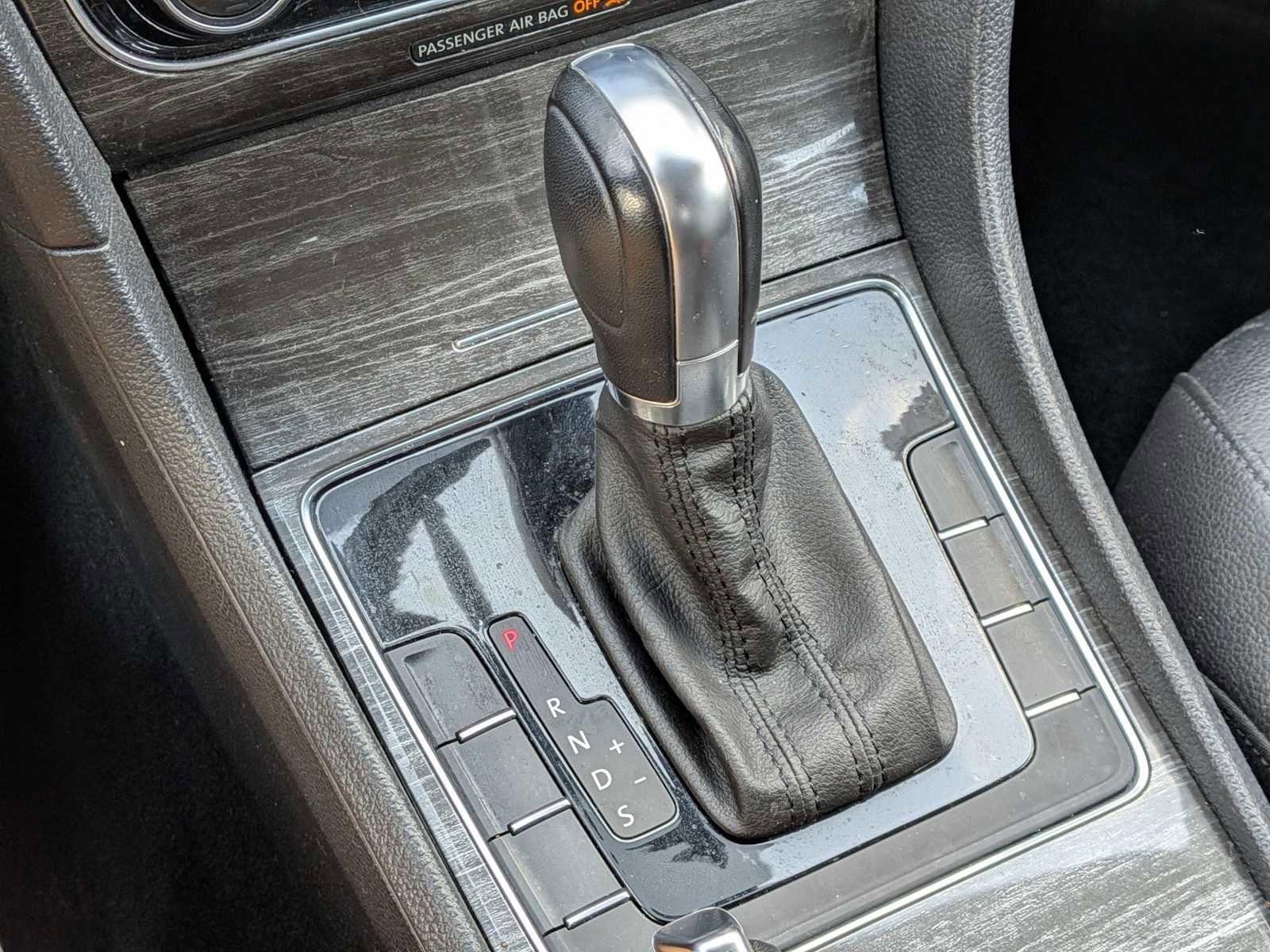 Used 2016 Volkswagen Passat 1.8T SE image 28