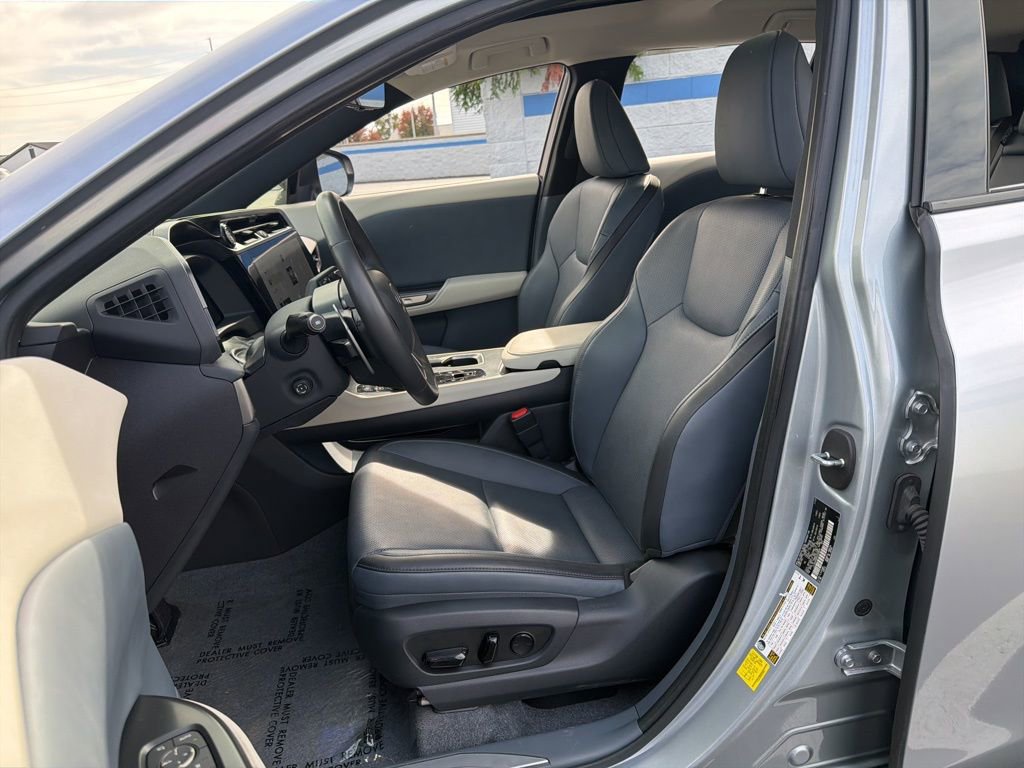 Used 2023 Lexus RZ 450e Premium image 16