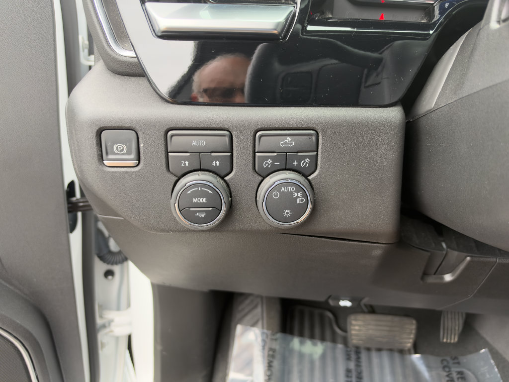 Used 2024 Chevrolet Silverado 1500 LT AWD/4WD image 21