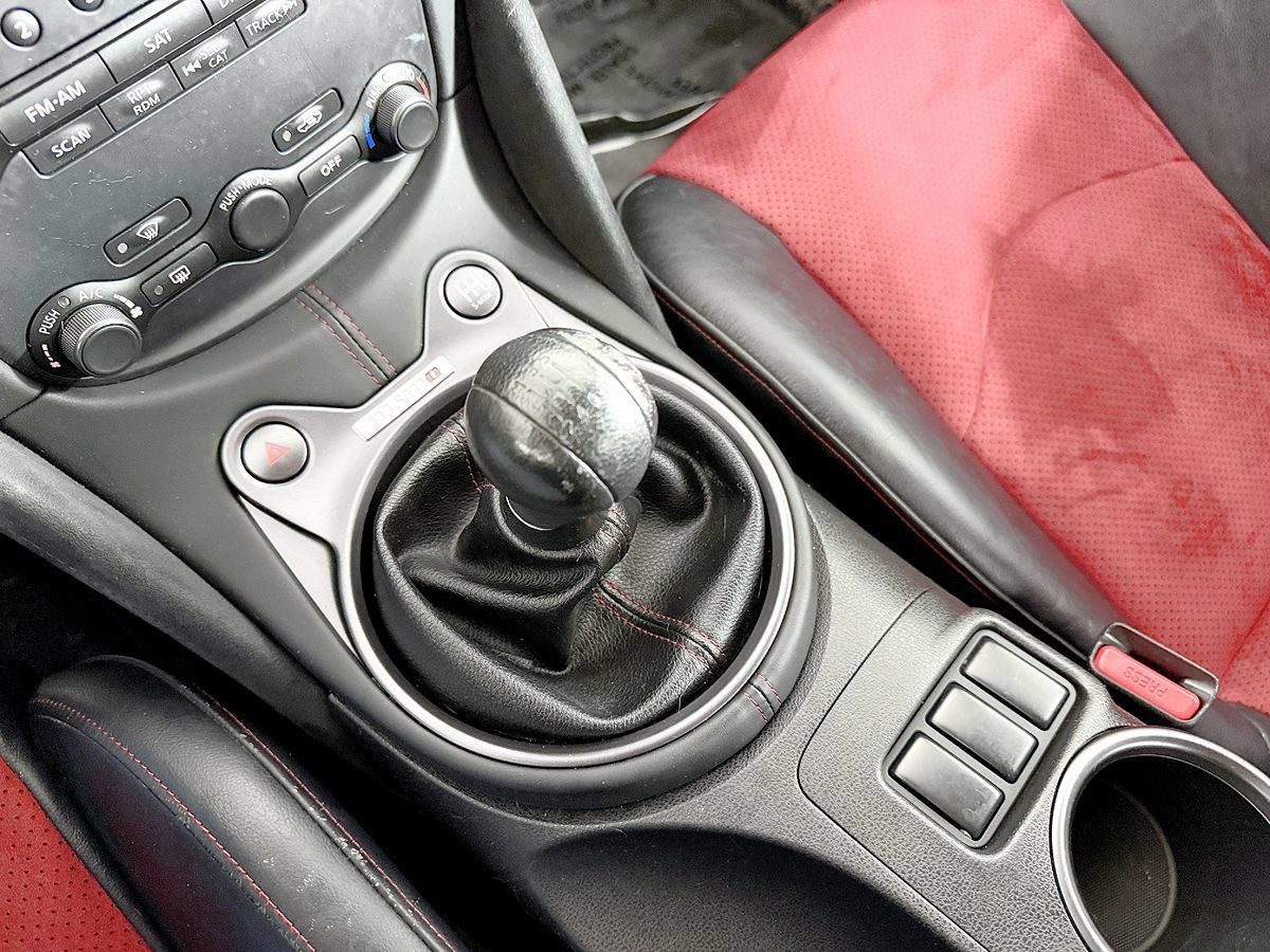 Used 2016 Nissan 370Z NISMO RWD image 46