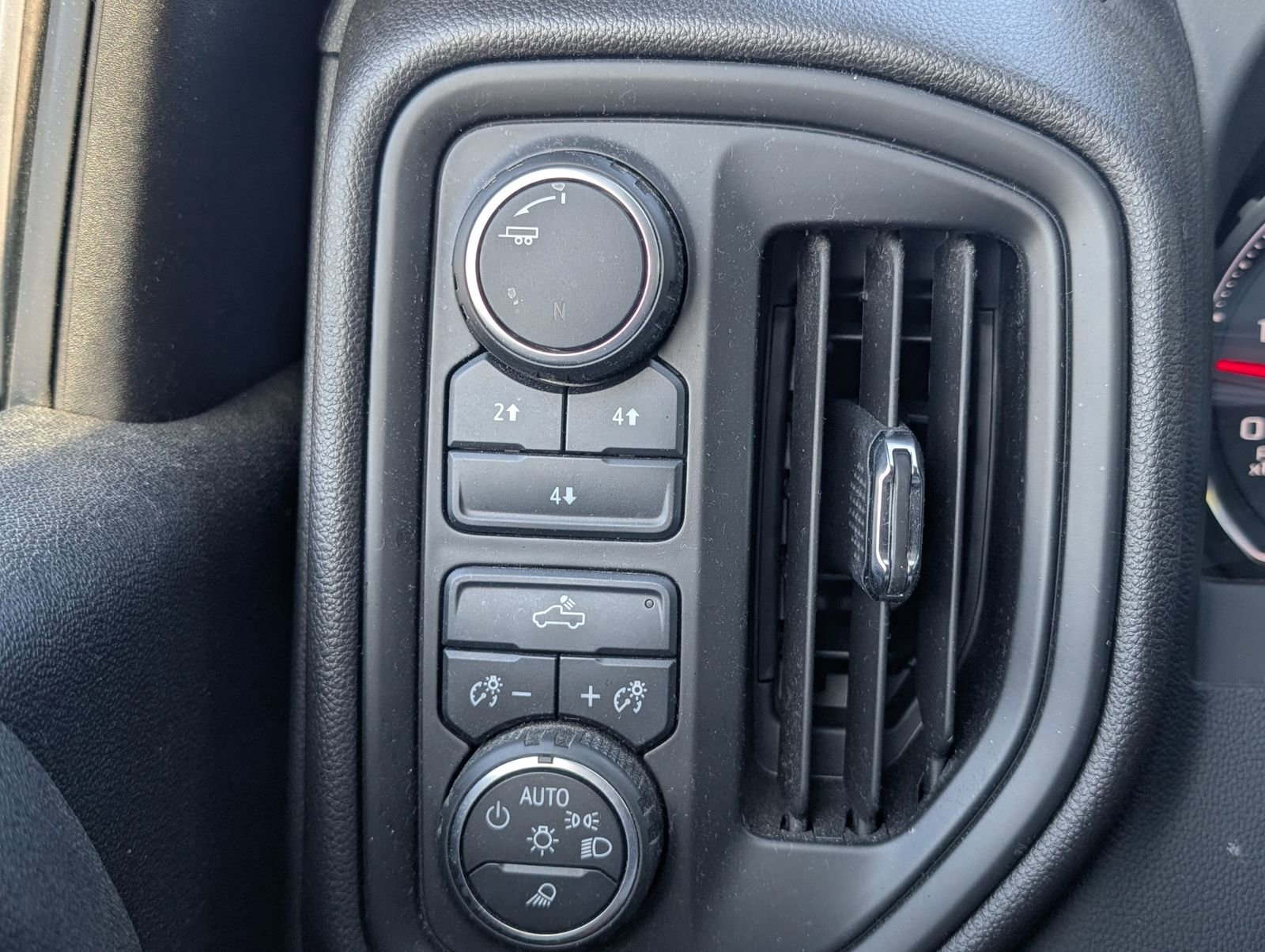 Used 2023 Chevrolet Silverado 2500 Custom w/ Custom Value Package image 15