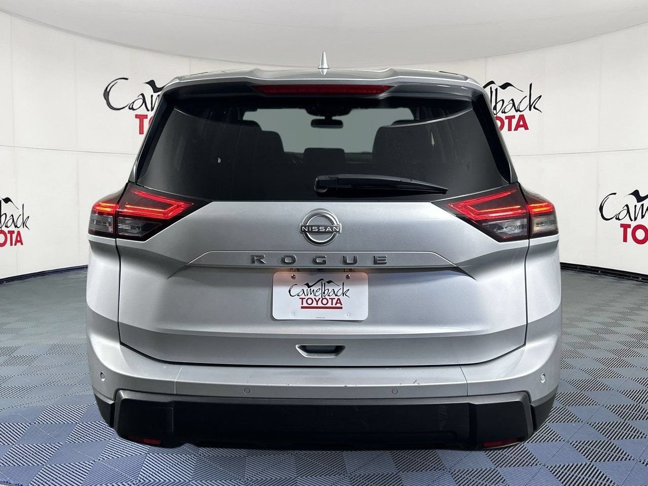 Used 2025 Nissan Rogue SV FWD image 7