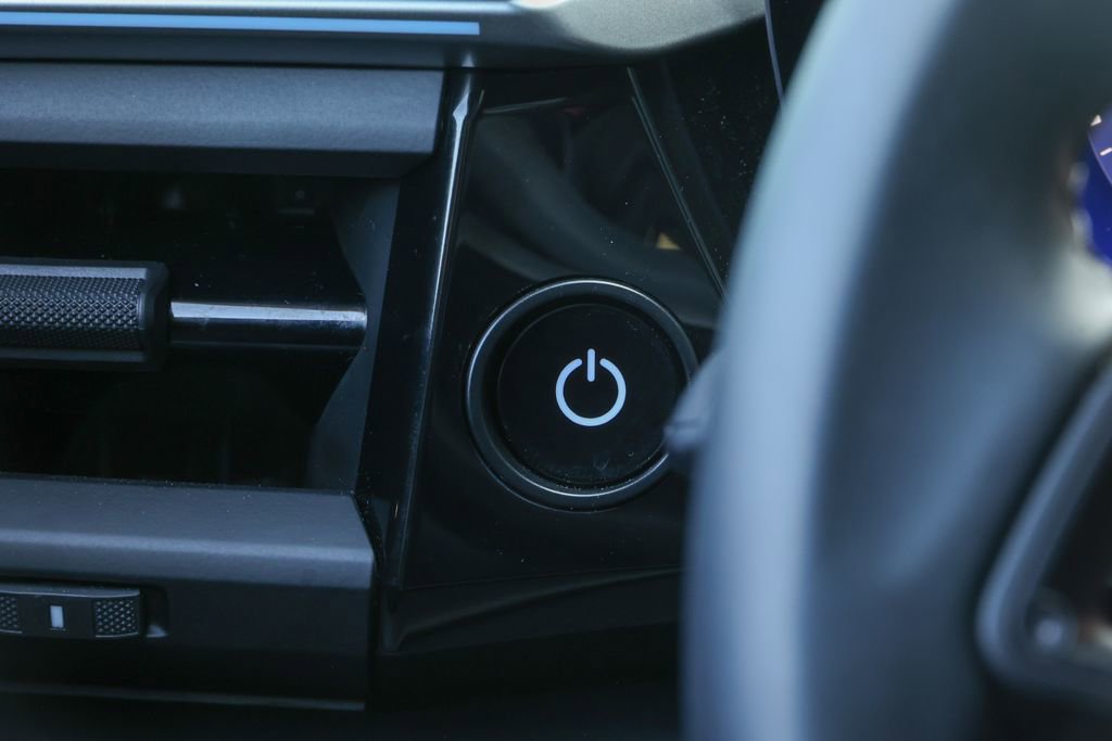 Certified 2025 Porsche Macan 4 Electric image 46