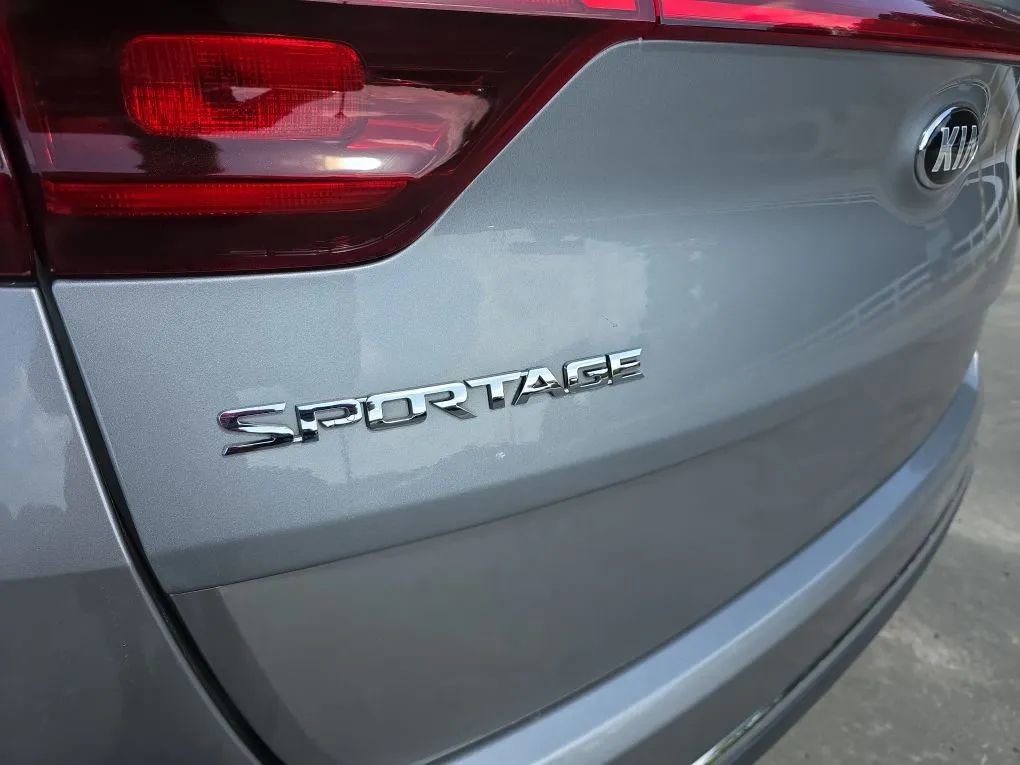 Used 2022 Kia Sportage LX image 11