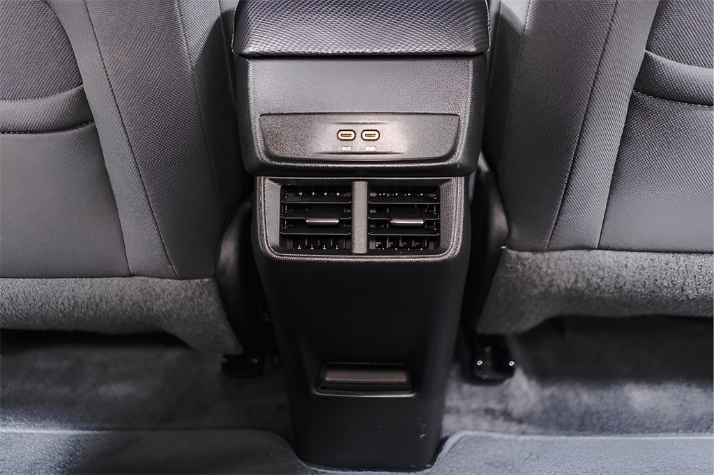 Used 2025 Chevrolet Equinox LT image 32