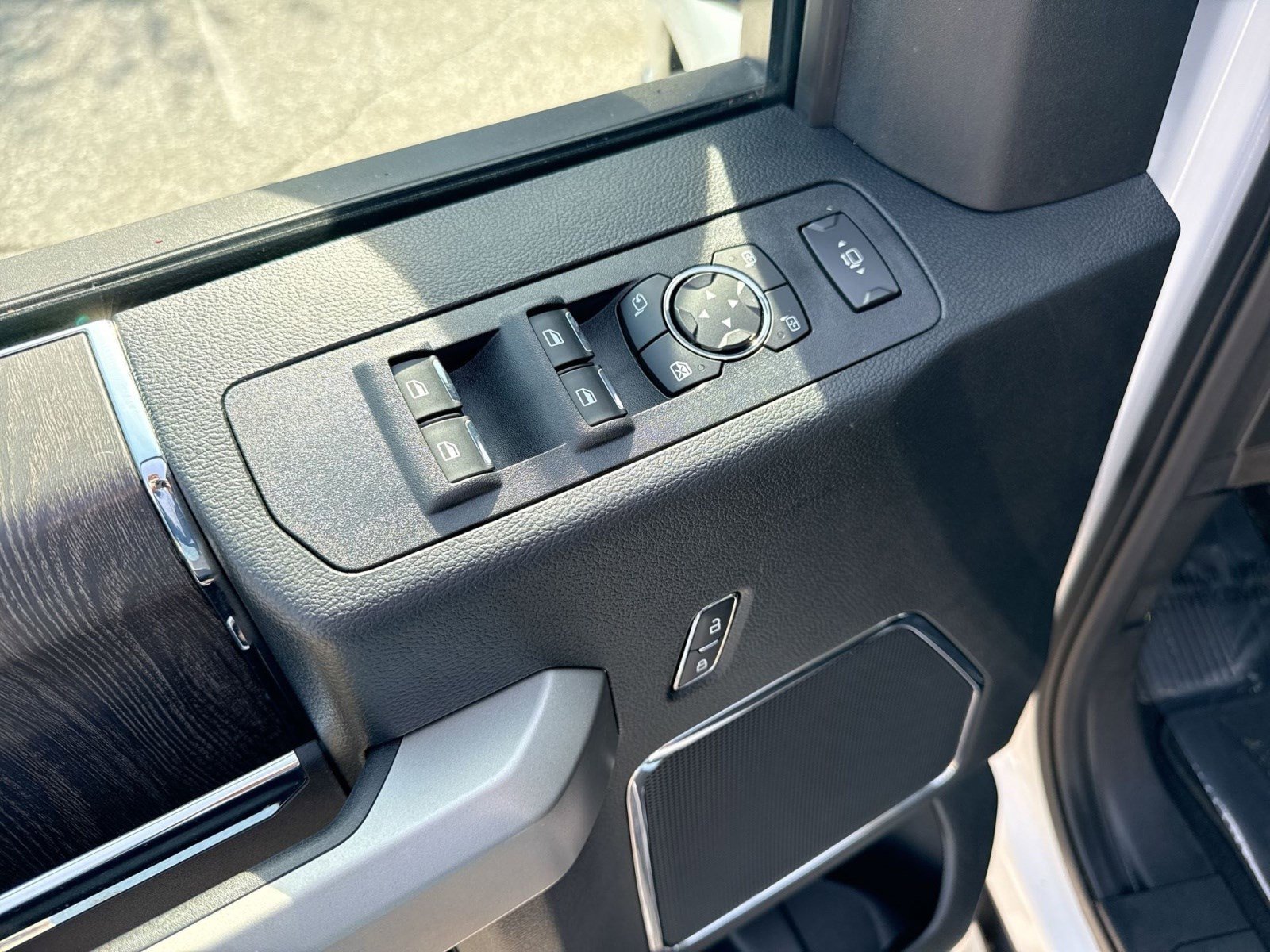 Used 2021 Ford F250 Lariat w/ Chrome Package image 15