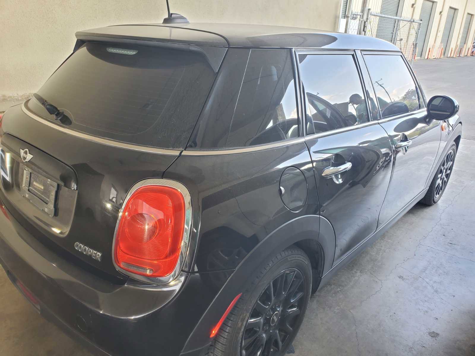 Used 2016 MINI Cooper 4-Door Hardtop image 4