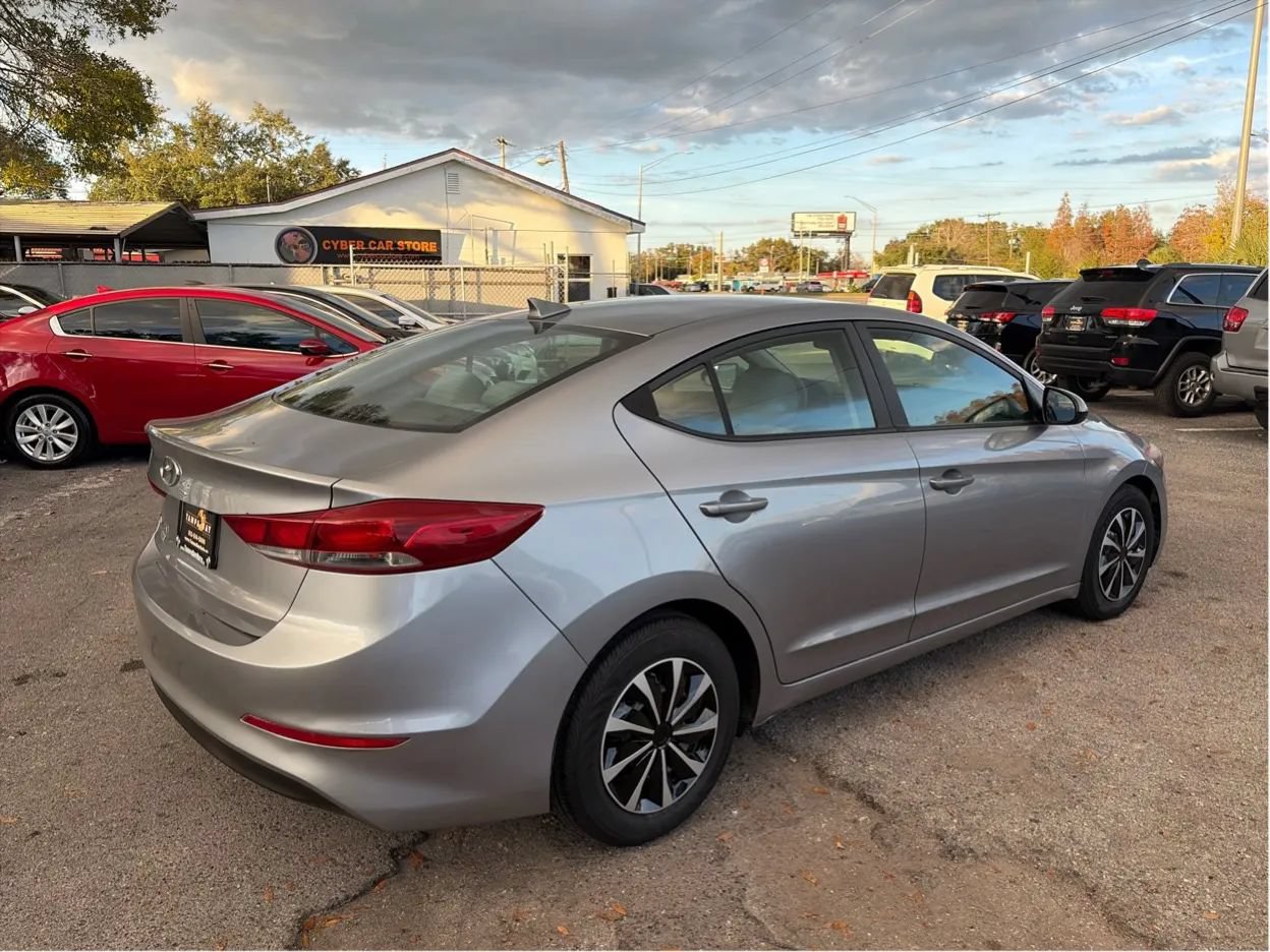 Used 2017 Hyundai Elantra SE FWD image 5