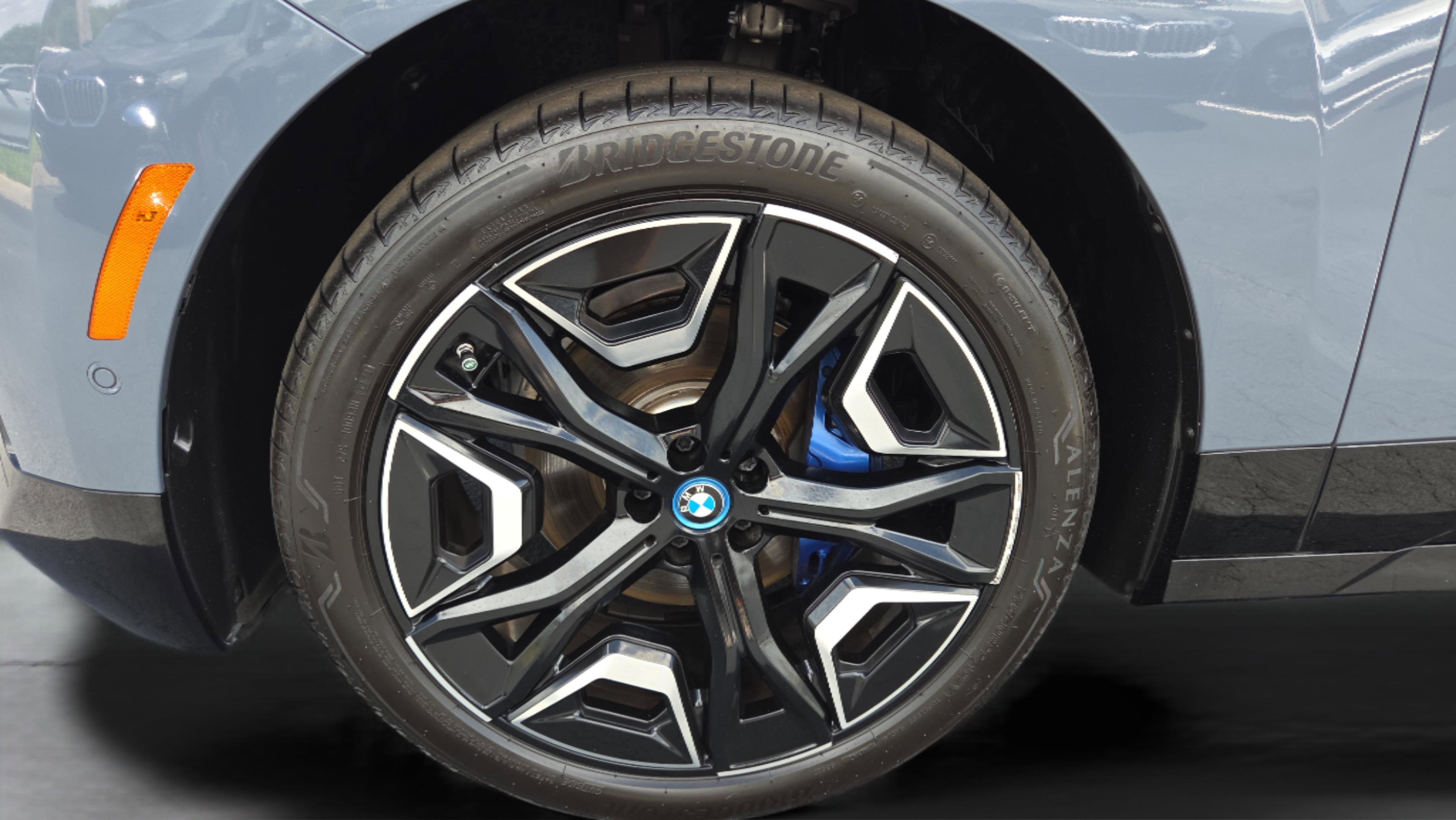 Used 2024 BMW iX xDrive50 w/ Sport Package AWD/4WD image 20