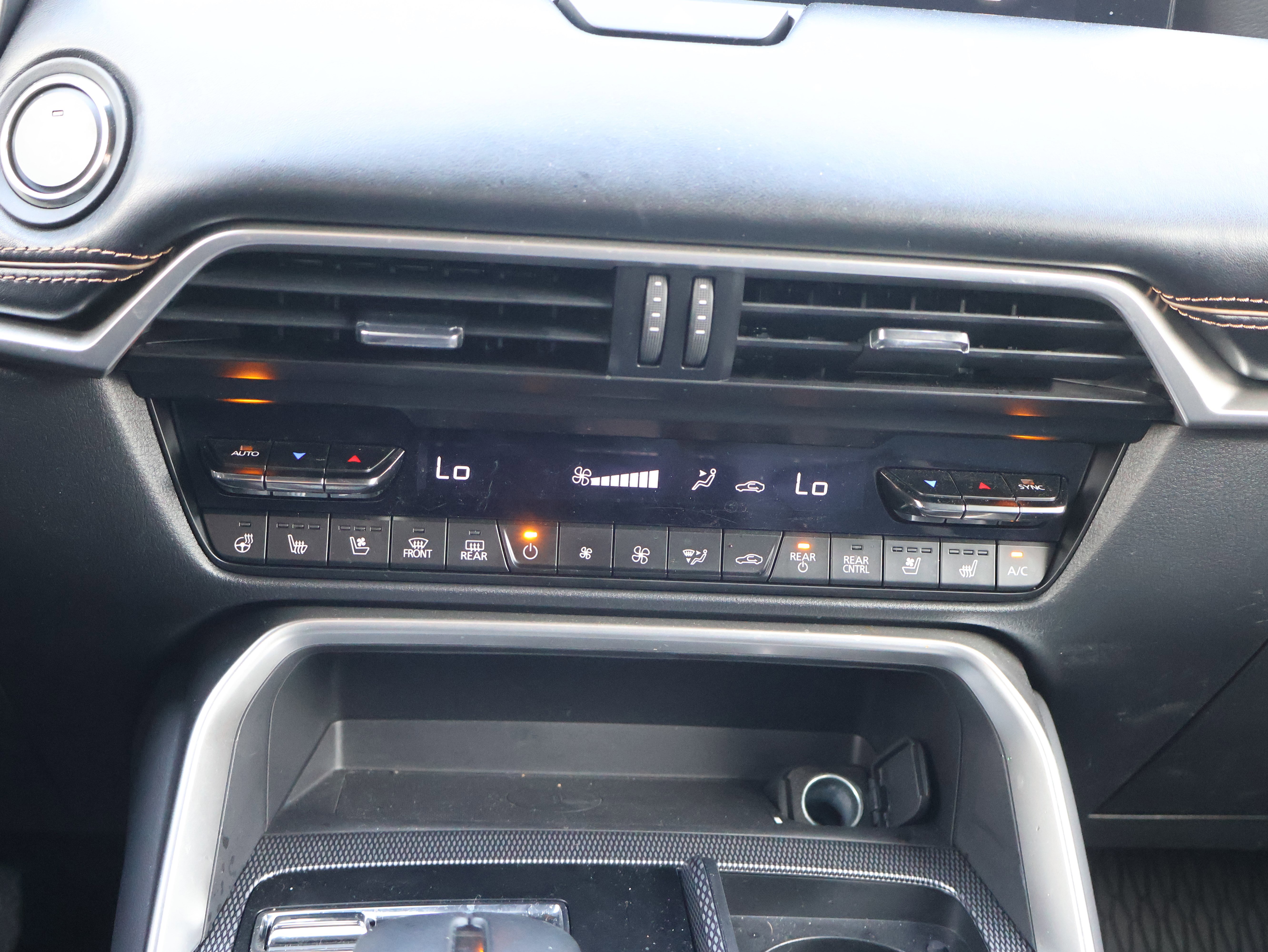 Certified 2025 MAZDA CX-70 Plug-In Hybrid w/ Premium Plus image 31