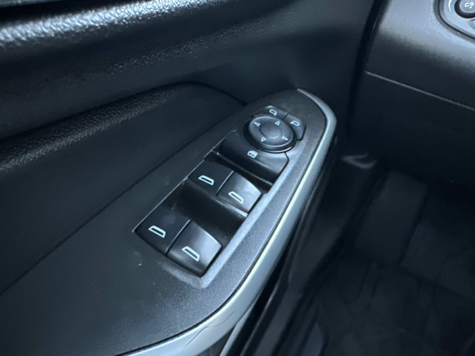Used 2025 Chevrolet Trax LS w/ LS Convenience Package FWD image 30