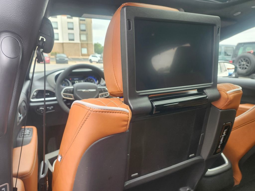New 2026 Chrysler Pacifica Pinnacle image 12