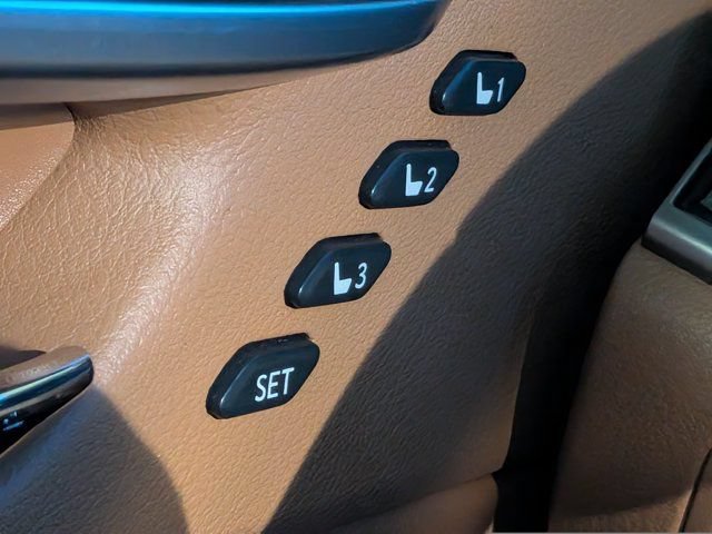 Used 2016 Lexus ES 350 w/ Premium Package w/Wood Trim FWD image 23