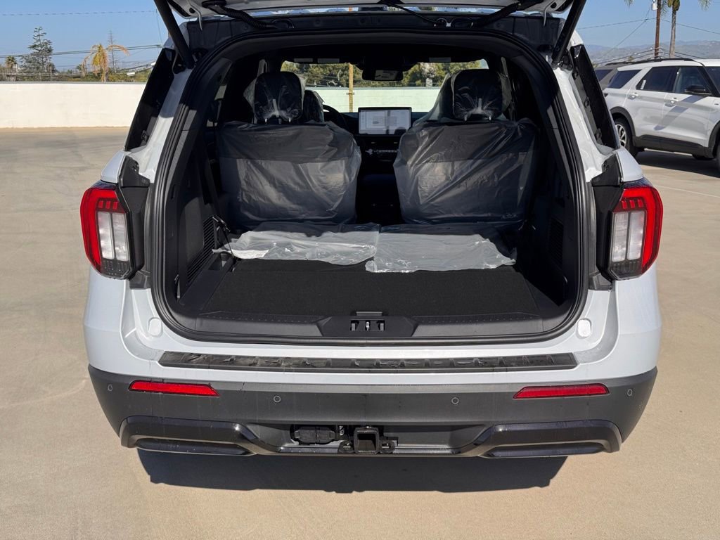 New 2026 Ford Explorer ST-Line w/ ST-Line Street Pack image 13