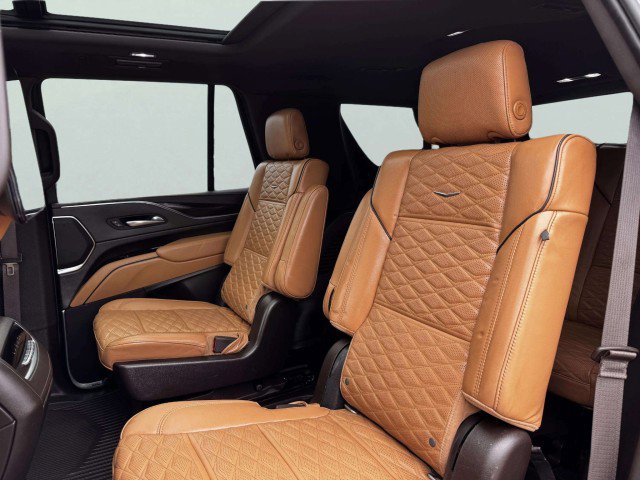 Used 2021 Cadillac Escalade Premium Luxury image 40