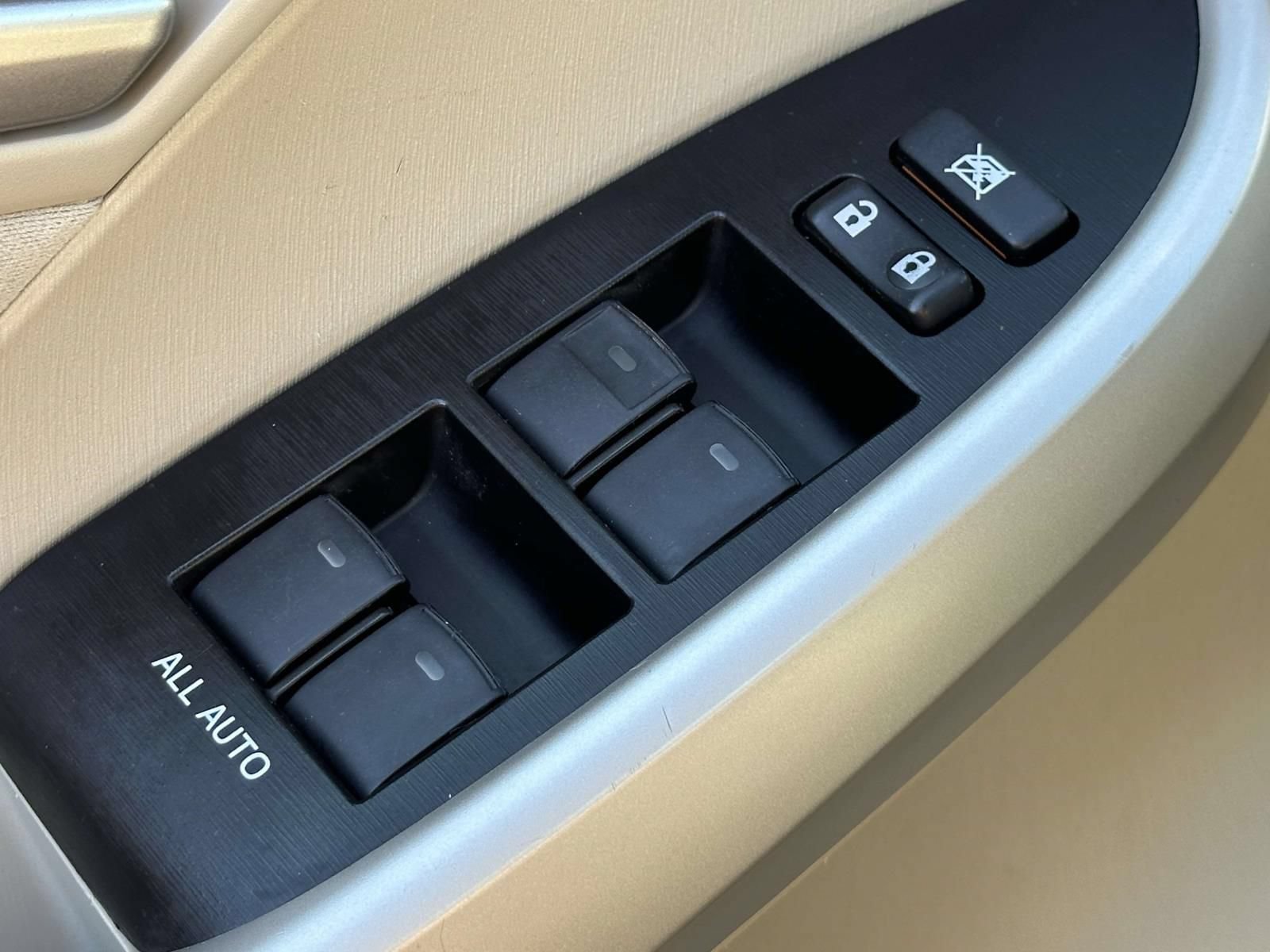 Used 2014 Toyota Prius Three FWD image 16