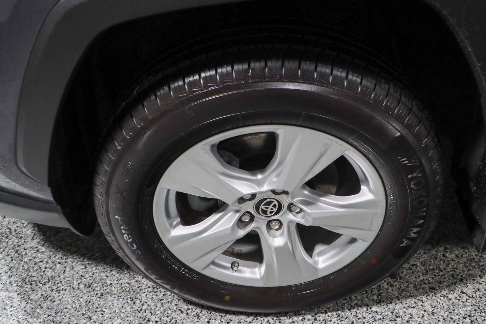 Used 2021 Toyota RAV4 LE image 11