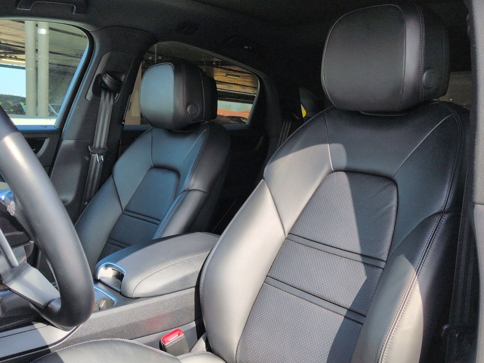 Certified 2023 Porsche Cayenne Platinum Edition w/ Premium Package image 5