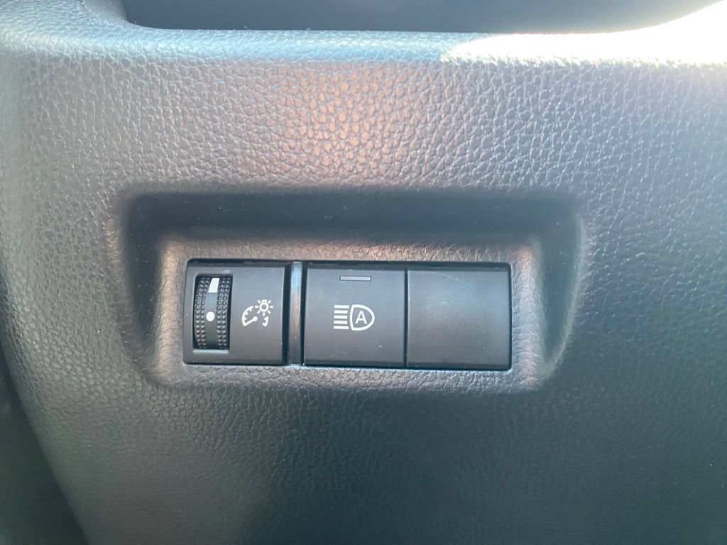 Used 2022 Toyota RAV4 XLE AWD/4WD image 27