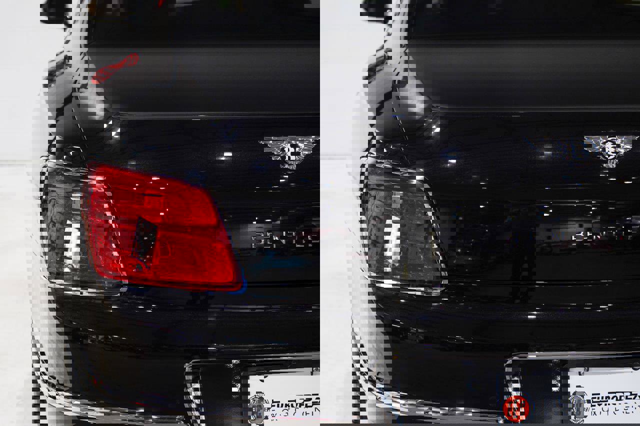 Used 2022 Bentley Flying Spur V8 image 34