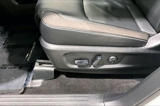 Used 2023 Nissan Pathfinder SL image 19