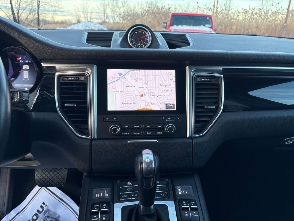 Used 2018 Porsche Macan Base image 17